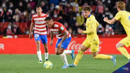 Machís, en un lance del partido ante el Cádiz (JOSÉ M. BALDOMERO)