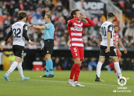 El Granada se volvió de Mestalla con una nueva derrota, y ya van seis en siete partidos (LALIGA)