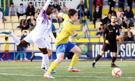 El CD Huétor Tájar juega en casa ante el Torremolinos (JOSÉ ANDRÉS FERNÁNDEZ)