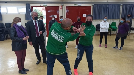 Imagen del curso de defensa personal (AYTO. GRANADA)