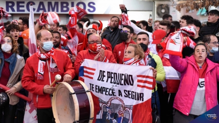 Los aficionados del Granada ya pueden reservar su viaje a Vitoria para el choque ante el Alavés (JOSÉ M. BALDOMERO)