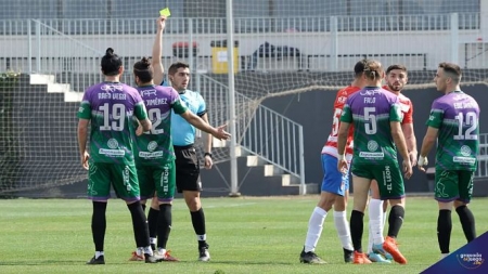 El Recreativo está teniendo problemas con las tarjetas (JOSÉ M. BALDOMERO) 