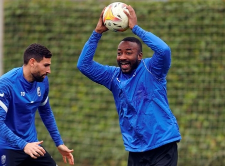 Neyder Lozano, durante entrenamiento con el Granada el miércoles (GCF)