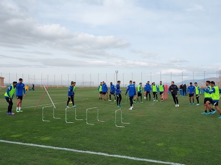 Imagen del entrenamiento del Granada este viernes en la Ciudad Deportiva (FRAN CALVO)