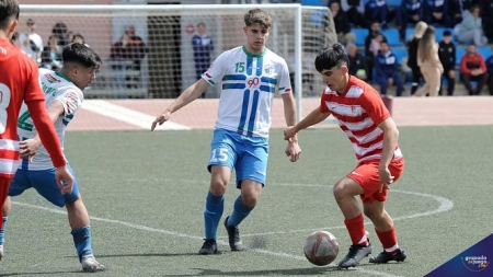 El Granada goleó al Santa Fe en el derbi de juveniles (JOSÉ M. BALDOMERO) 