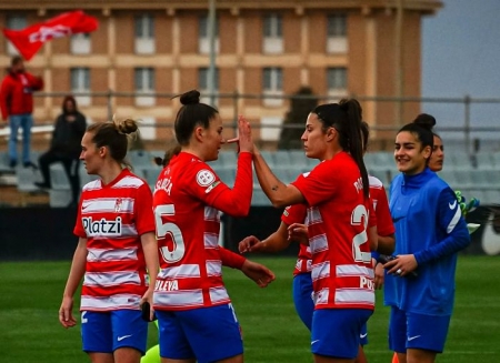 Las jugadoras del Granada Femenino celebran la victoria sobre el Pozoalbense (GCF)