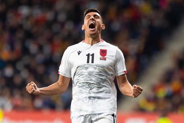 Uzuni celebra su gol contra España (FSHF)