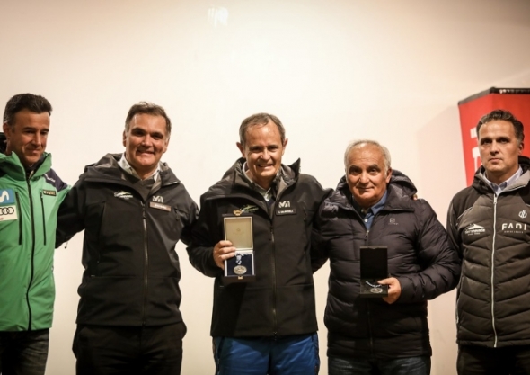 Entrega de la medalla (CETURSA) 