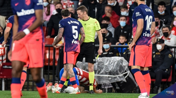 Hernández Hernández, durante el Granada - Atlético de Madrid de esta temporada (JOSÉ M. BALDOMERO)