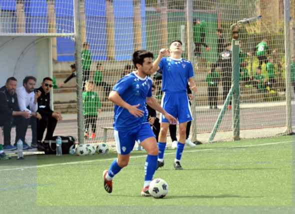Adolfo, jugador de la UD Maracena, en el último encuentro en Atarfe (J. PALMA)