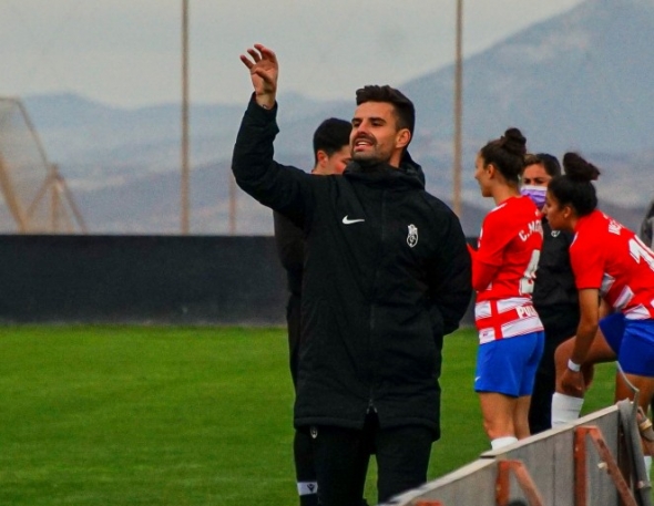 Roger Lamesa, en un partido con el Granada Femenino (GCF)
