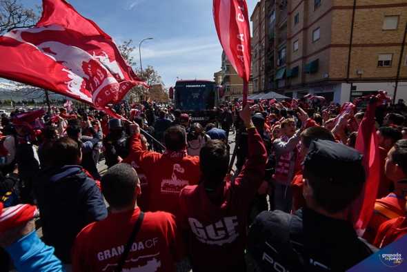 Imagen del recibimiento al Granada en la previa del último partido en casa ante el Elche (JOSÉ M. BALDOMERO)