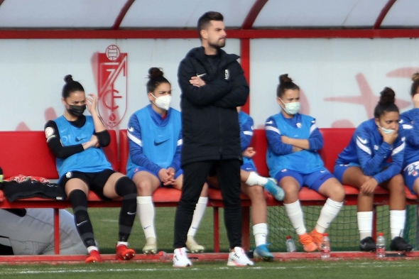 Roger Lamesa, en un partido anterior con el Granada (JOSÉ VELASCO / GRJ)