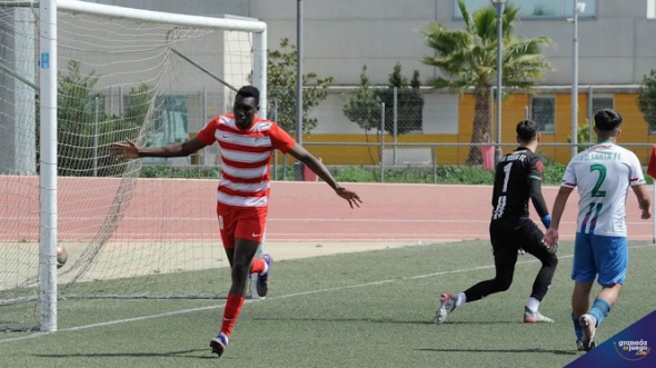 Samu marcó dos goles en la victoria del Granada juvenil (JOSÉ M. BALDOMERO / ARCHIVO) 