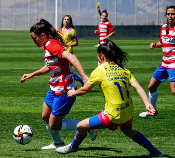 Cristina Postigo, en un lance del partido ante el Juan Grande (GCF)