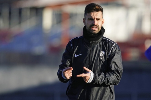 Roger Lamesa, en un entrenamiento con el Granada Femenino (GCF)