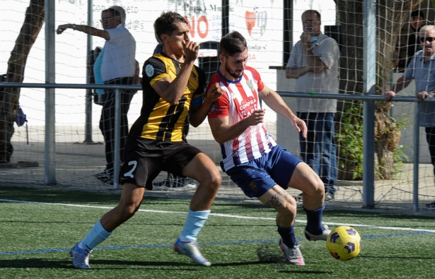 El Arenas recibe en su estadio a la UD Maracena (JOSÉ M. BALDOMERO)