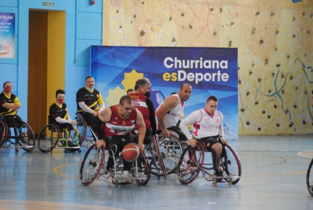 Willy avanza con el balón, ante Getafe (COVIRÁN CHURRIANA) 