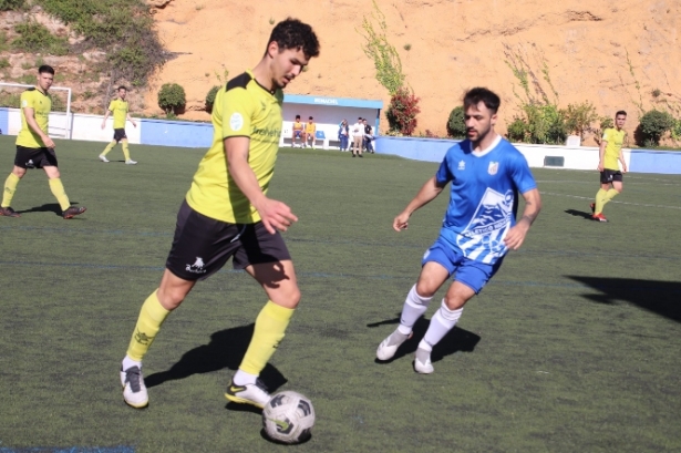 El Atlético Monachil no tuvo opciones ante el Begíjar (MANU LÓPEZ) 