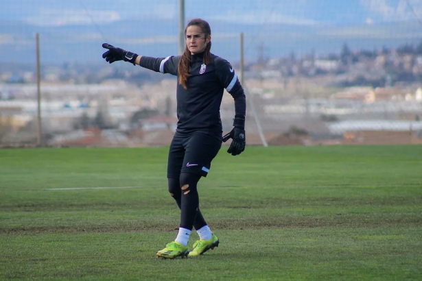 Andrea Romero, en un entrenamiento reciente con el Granada (GCF)