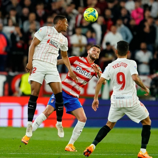 Domingos Duarte, en una acción en el partido del `Sánchez Pizjuán` (PEPE VILLOSLADA / GCF)