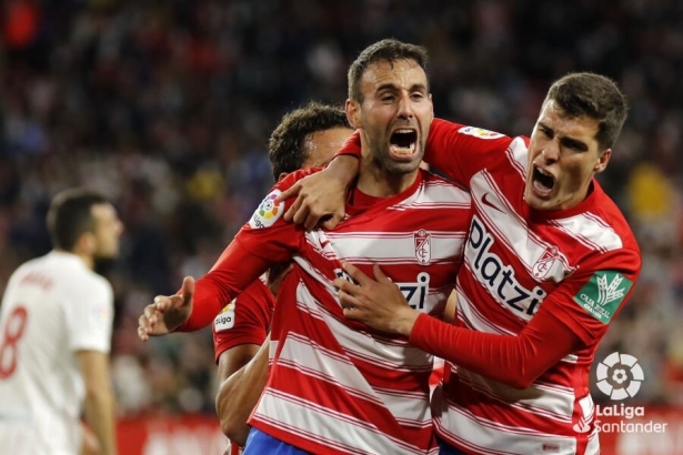 Víctor Díaz celebra su gol en el Sánchez Pizjuán (LALIGA)