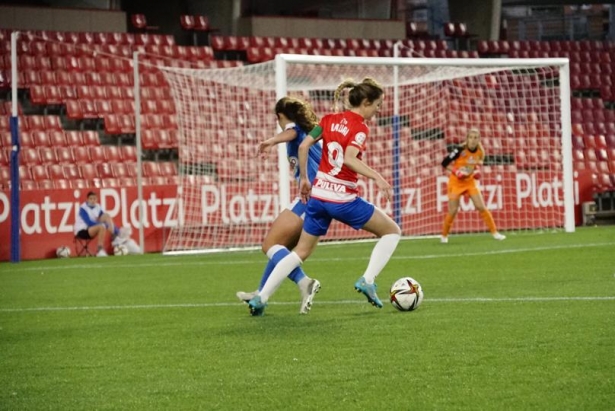 Lauri, en un lance del partido ante el Alhama en el `Nuevo Los Cármenes` (GCF)