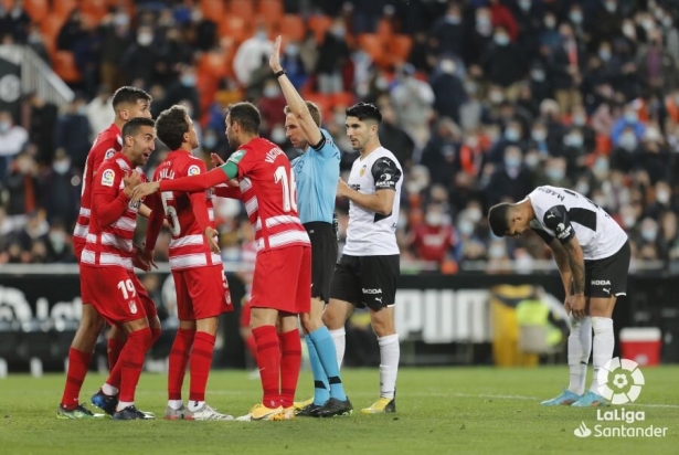 Pizarro Gómez, durante el Valencia - Granada de esta temporada (LALIGA)