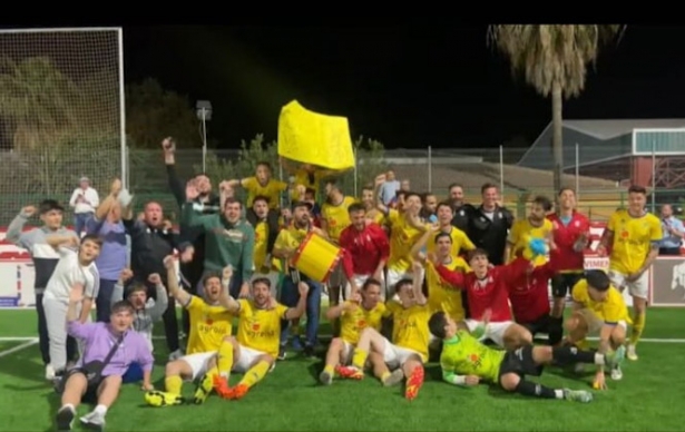 El Agroisa Huétor Tájar celebró su clasificación para el play off (CD AGROISA HUÉTOR TÁJAR)