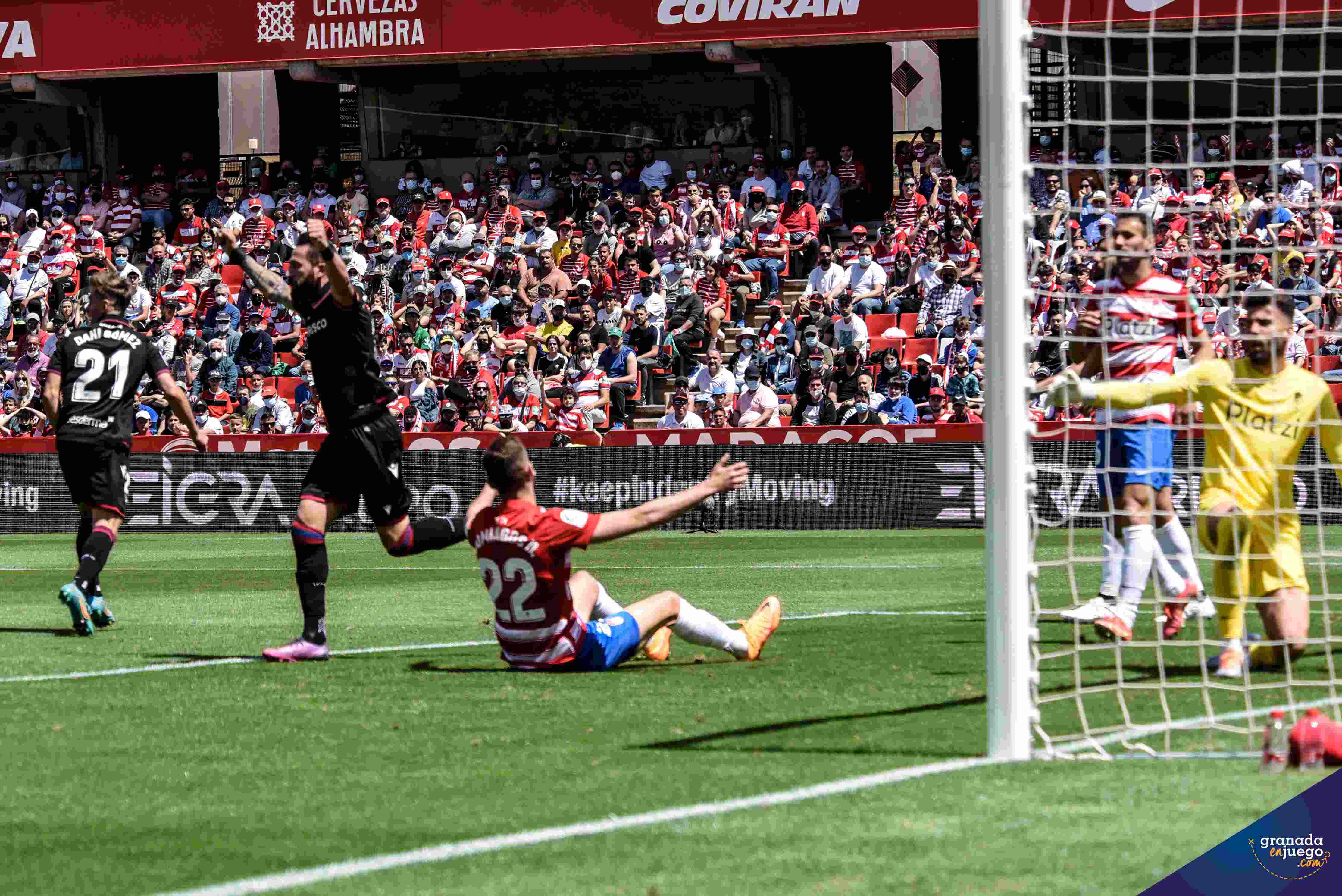 Momento en el que el Levante marcó el primer gol (JOSÉ M. BALDOMERO)