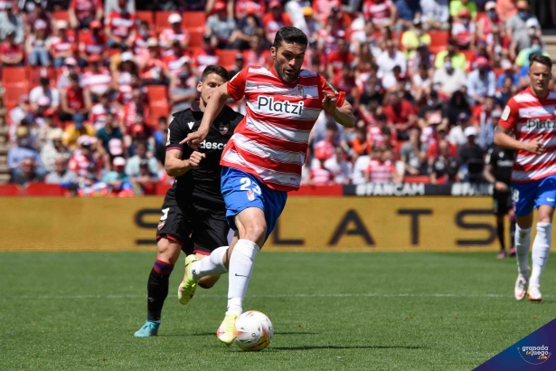 Jorge Molina, en un lance del partido contra el Levante (JOSÉ M. BALDOMERO)