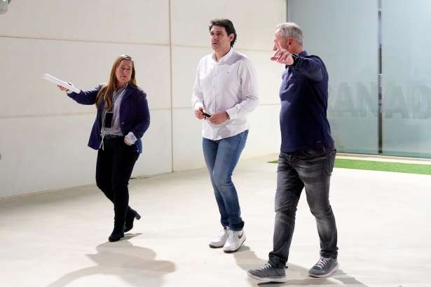 Karanka visita la Ciudad Deportiva guiado por Patricia Rodríguez y Pep Boada (GCF)