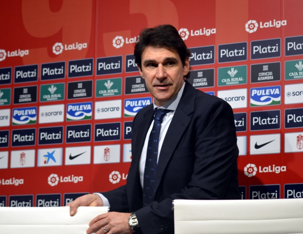Aitor Karanka a su llegada a la sala de prensa del estadio de `Los Cármenes` (J. PALMA)