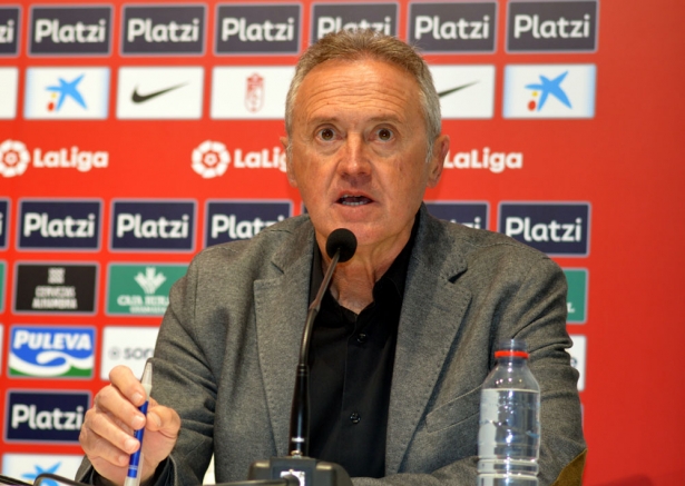 Pep Boada, director deportivo del Granada CF, en un momento de la rueda de prensa (J. PALMA)
