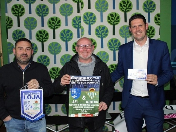 Juan García, Javier Ramírez y Juani Castañeda, durante la presentación del evento en Onda Loja Radio (PACO CASTILLO) 