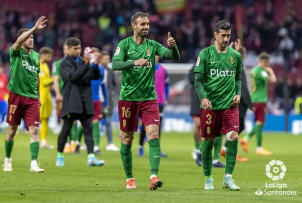 Víctor Díaz festeja el empate contra el Atleti junto a sus compañeros (LALIGA)