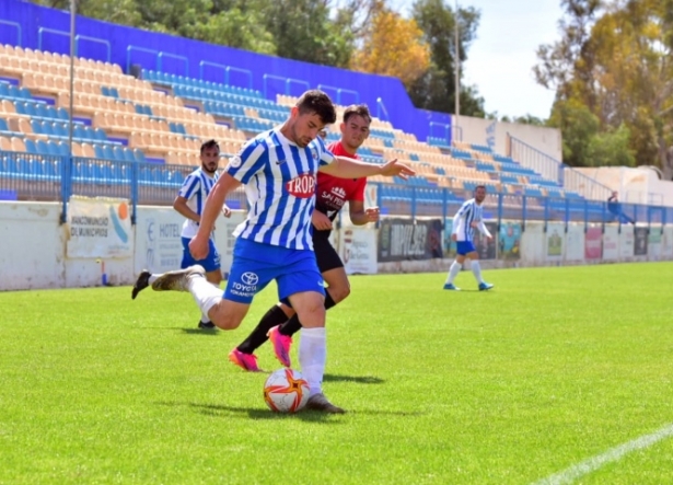 Jordi marcó dos goles en la goleada del CF Motril (SEMANARIO MUCHO DEPORTE) 