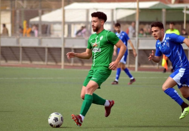 Adri Vegas abrió la goleada del Atarfe (J. PALMA) 