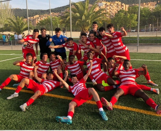 El Granada Juvenil celebra la victoria (CANTERA NAZARÍ) 