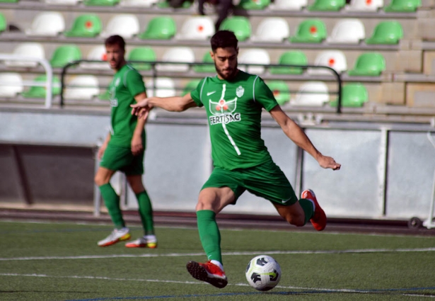 Moleón, jugador del Atarfe Industrial, en un partido en casa de esta temporada (J. PALMA)