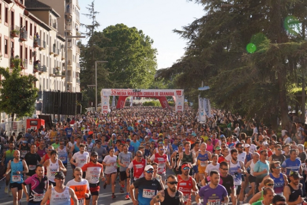 Salida de la Medía Maratón (AYTO. GRANADA)