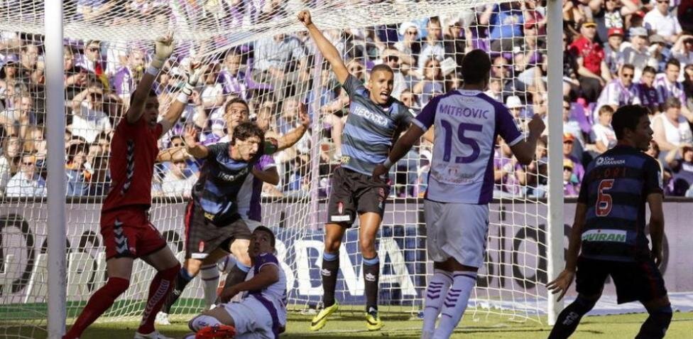 Momento en el que el Granada anotó el gol de la salvación en Valladolid en la temporada 2013/14 (LA VANGUARDIA)