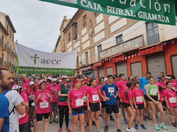 Salida de la V Carrera-Caminata contra el Cáncer de Guadix (AYTO. GUADIX)