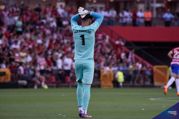 Luís Maximiano lamenta una de las ocasiones de su equipo ante el Espanyol (JOSÉ M. BALDOMERO)