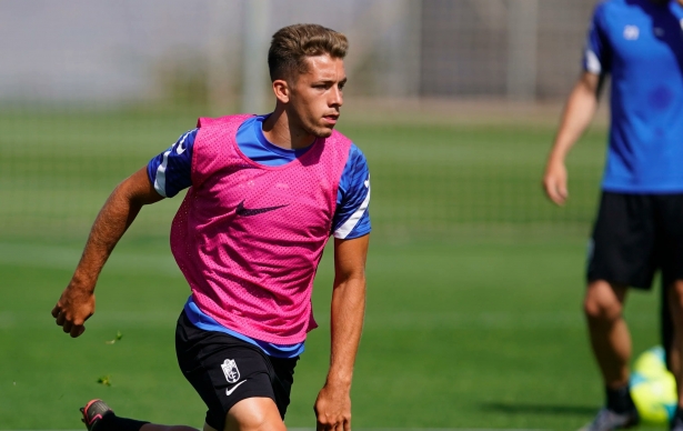 Isma Ruiz, durante un entrenamiento con el Granada (GCF)