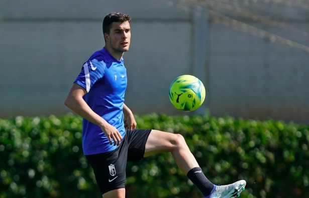 Soro, en un entrenamiento con el Granada (GCF)