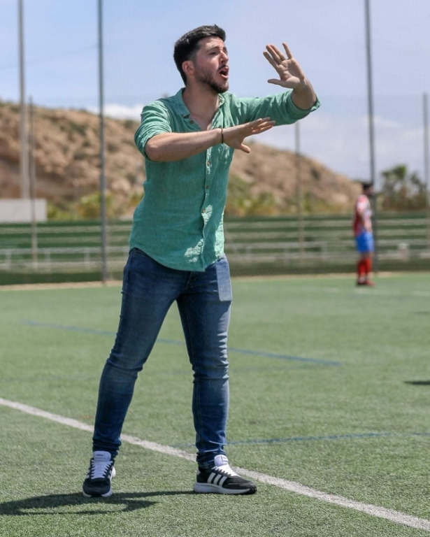 Marce durante un partido con el Atlético Monachil (MANU LÓPEZ / ATLÉTICO MONACHIL) 