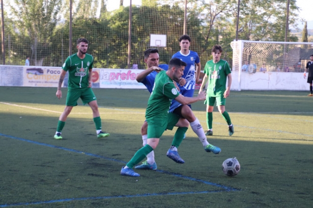 Atlético Monachil y Atarfe se emplearon con mucha intensidad (MANU LÓPEZ / ATLÉTICO MONACHIL)