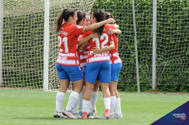 Las jugadoras del Granada Femenino celebran uno de los goles en el último partido ante el Madrid B (JOSÉ M. BALDOMERO)