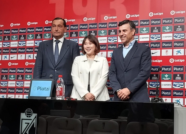 Sophia Yang, junto a Alfredo García Amado y Nico Rodríguez (FRAN CALVO)